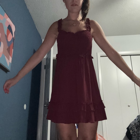 Elegant Burgundy Sleeveless Dress - Picture 1 of 5